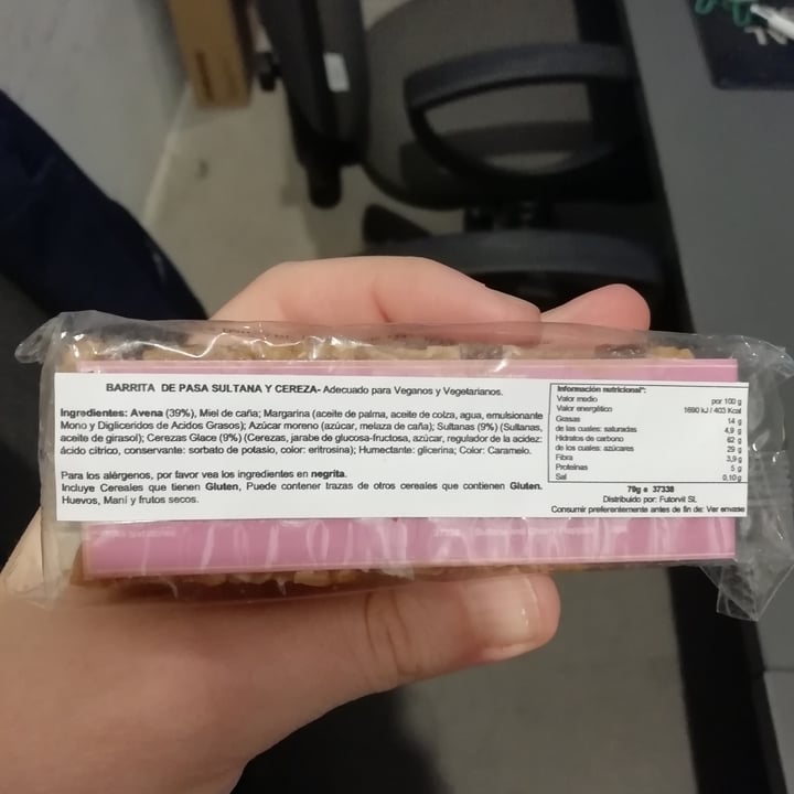 photo of Holland & Barrett flapjack cherry and raisin shared by @giadi91 on  08 Oct 2022 - review