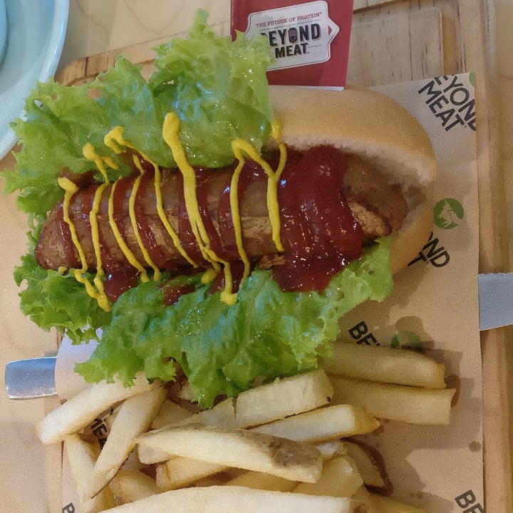 photo of Kind Kitchen by Green Common Beyond Sausage K-Dog with Fries shared by @consti on  27 Apr 2020 - review