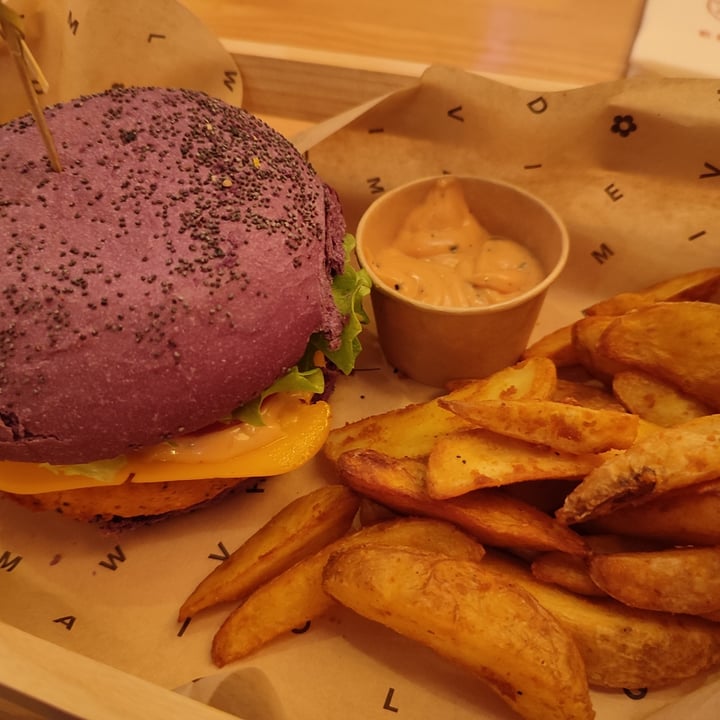 photo of Flower Burger Cheese cecio shared by @charliee03 on  17 Feb 2022 - review