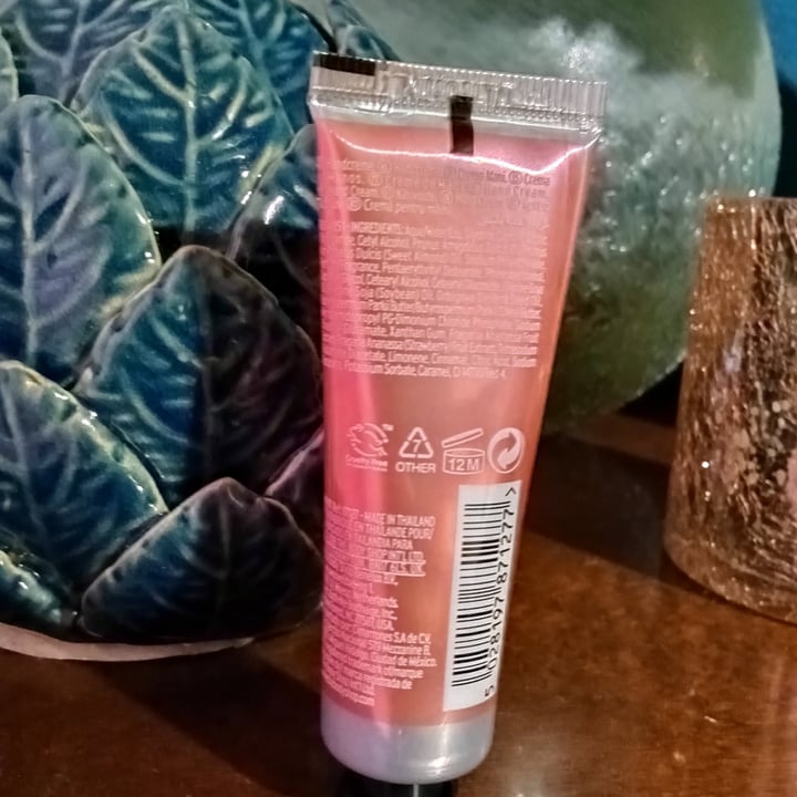 review photo of The Body Shop hand cream strawberry shared by @jolieloveanimals on 07 Aug 2022 - review