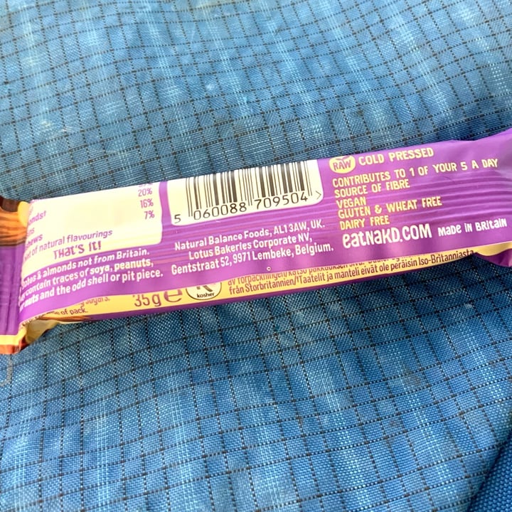 photo of Nākd. Almond Macaroon shared by @vegpledge on  19 Oct 2022 - review