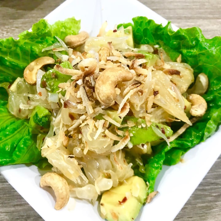 photo of Thai Vegetarian Food Pomelo and Avocado Salad shared by @kaylabear on  23 Sep 2018 - review