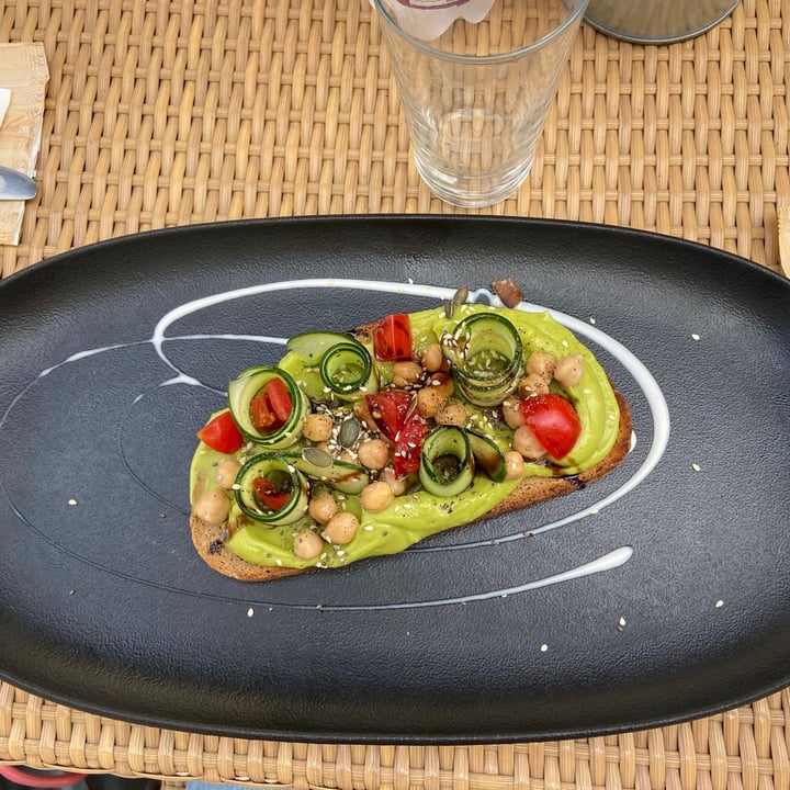 photo of Mr Maccaroni avocado toast shared by @chiacampo on  13 Mar 2022 - review