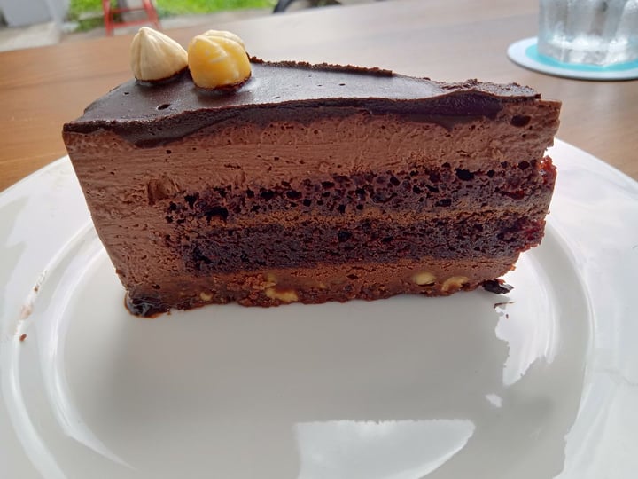photo of Privé Tiong Bahru Hazelnut Praline Cake shared by @veganspicegirl on  21 Dec 2019 - review