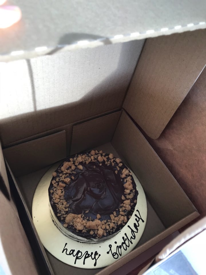photo of That Vegan Cake Rock the Naked Truth Cake - Chocolate cake with vanilla crumble shared by @opheeeliaaa on  23 Mar 2019 - review