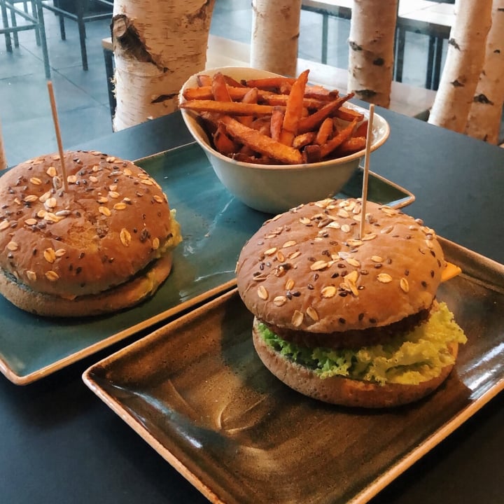 photo of Hans Im Glück German Burgergrill | Singapore VIVO CITY Kutscher - Spicy Patty with grilled vegetable tartare & rocket leaves shared by @pvxo on  14 Jul 2021 - review