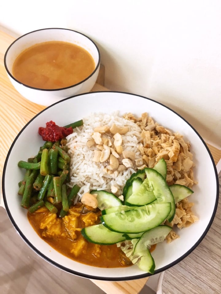 photo of Simple Lifestyle Healthy Vegetarian Cafe Vegan Nasi Lemak shared by @deinocheirus on  29 Aug 2019 - review