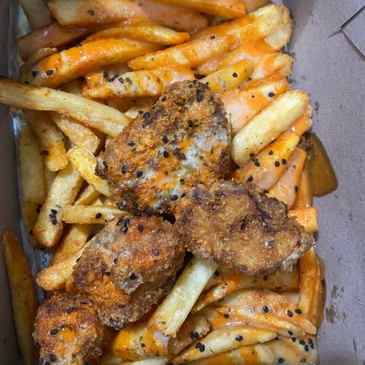 photo of On Bun Plant Based Burgers Buffalo fries shared by @debeb on  15 Jun 2022 - review