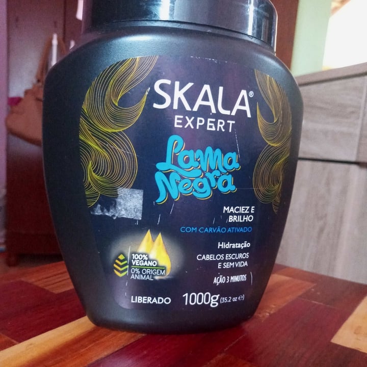 photo of Skala Creme lama negra da skala meu preferido e 100%vegano e n tem testes em animais recomendo muito shared by @luara on  15 Nov 2021 - review