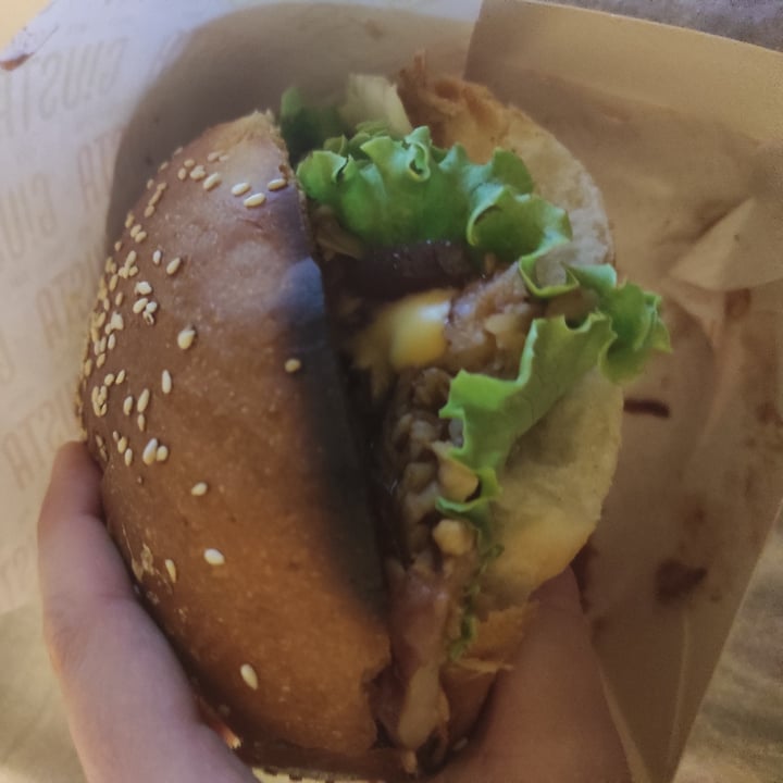 photo of GIUSTA Jackfruit Burger shared by @agnesege on  22 Jul 2022 - review
