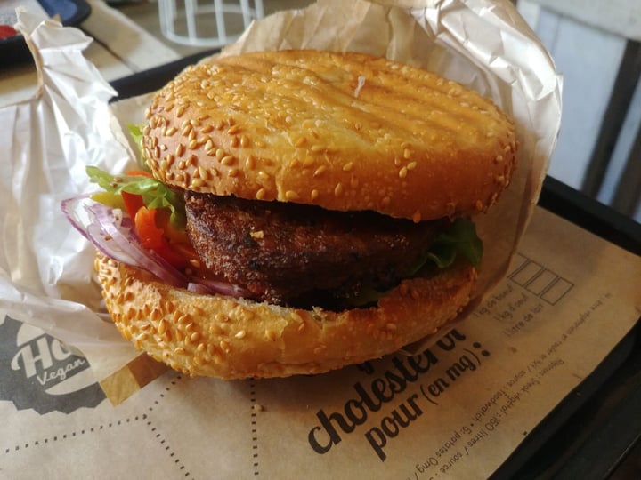 photo of Hank Burger L'Allumé shared by @bekaa on  30 Apr 2019 - review