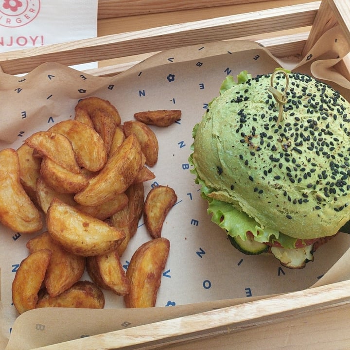 photo of Flower Burger Jungle Burger shared by @alecasse on  15 Dec 2021 - review