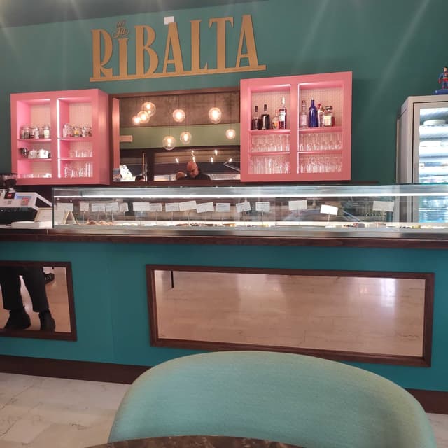 「croissant alle pere」の料理の写真