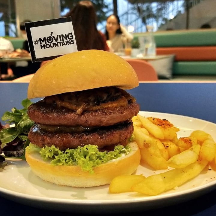 review photo of Green Common Singapore Rendang Burger shared by @singapovegan on 20 Mar 2021 - review