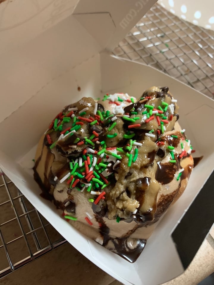 review photo of Cinnaholic Vegan Cinnamon Rolls shared by @witchyvegan on 05 Jan 2020 - review