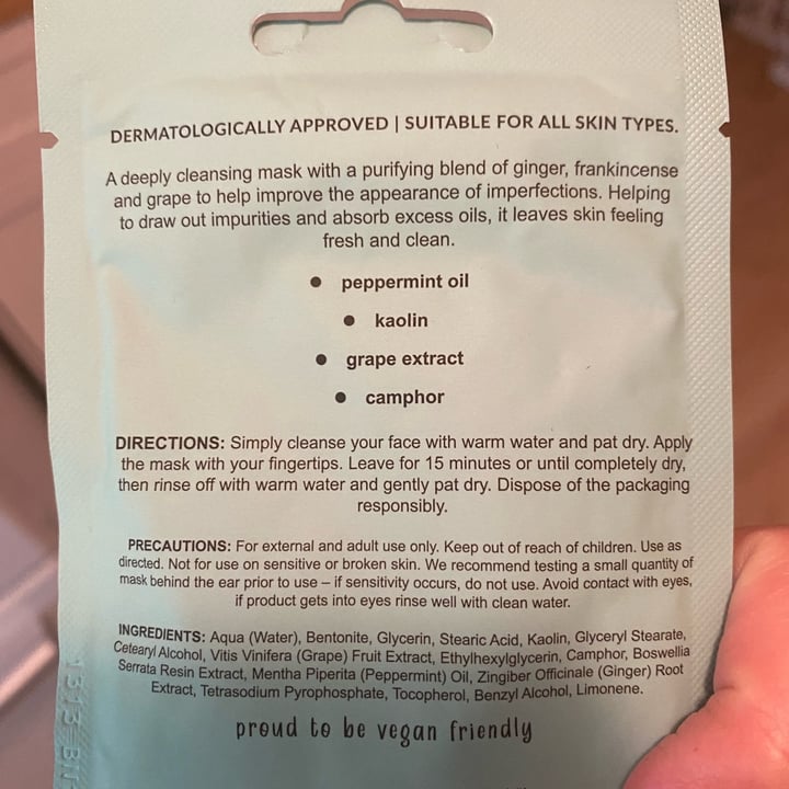 photo of Que Bella Professional Pore Minimizing shared by @aes731 on  26 May 2022 - review
