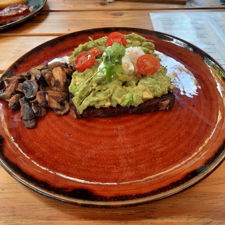 photo of Burnedale Bistro Umhlali Breakfast Avo And Mushrooms On Toast shared by @anushanagesar on  05 Feb 2022 - review