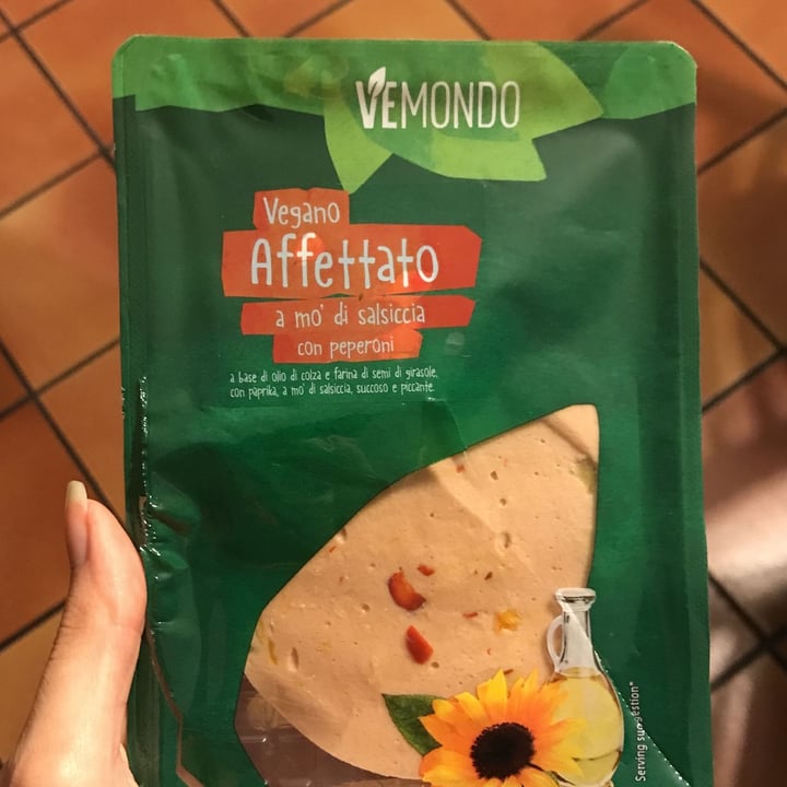 photo of Vemondo Vegan affettato a mo' di salsiccia con peperoni shared by @annabiancardi on  06 Jan 2022 - review