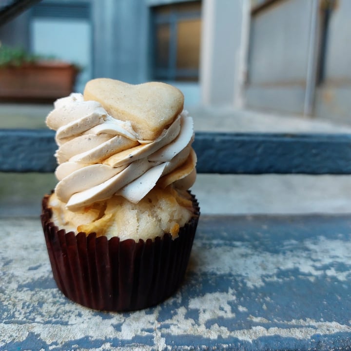 review photo of Tauer Bakery cupcake mela shared by @salem17 on 22 Sep 2022 - review