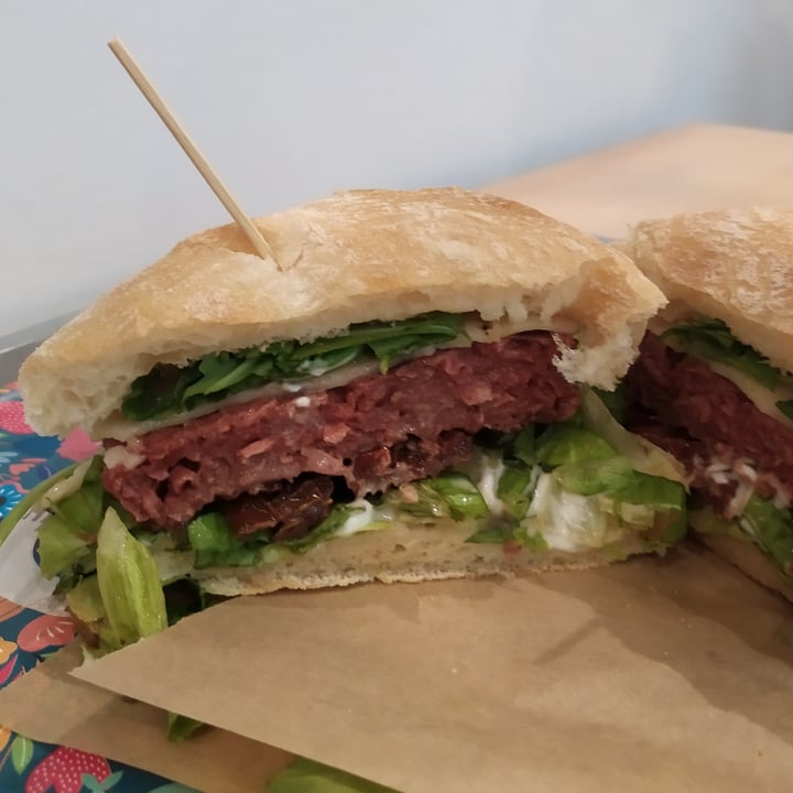 photo of Khambú hamburguesa toscana shared by @rominaguch on  22 Oct 2022 - review