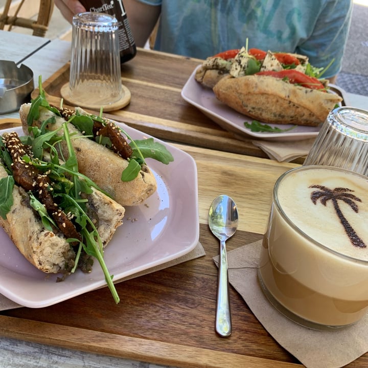 photo of Bali Bowls Nîmes Tempeh Sandwich shared by @lenamarie98 on  01 Aug 2022 - review