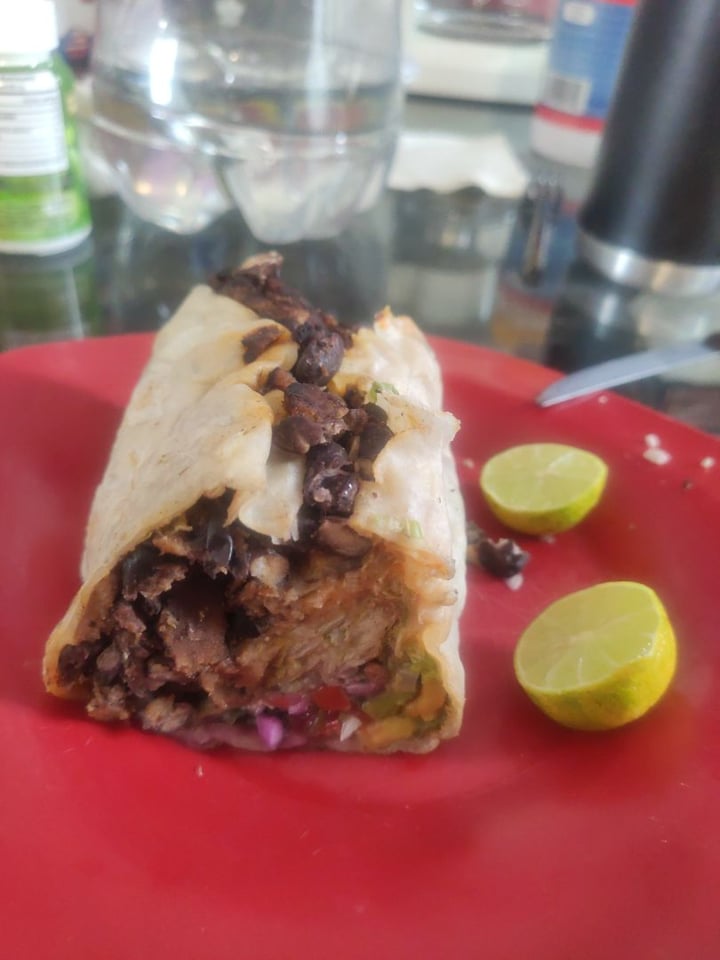 photo of Vegan Eats Burrito gigante shared by @edgaarjmz on  23 Jul 2020 - review