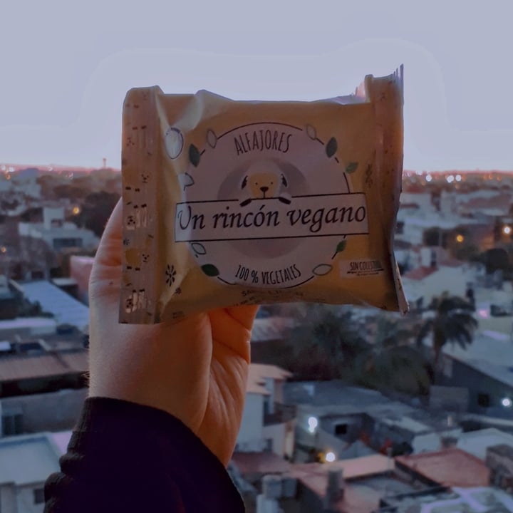 review photo of Un Rincón Vegano Alfajor de Limón shared by @dbg on 01 Jun 2021 - review