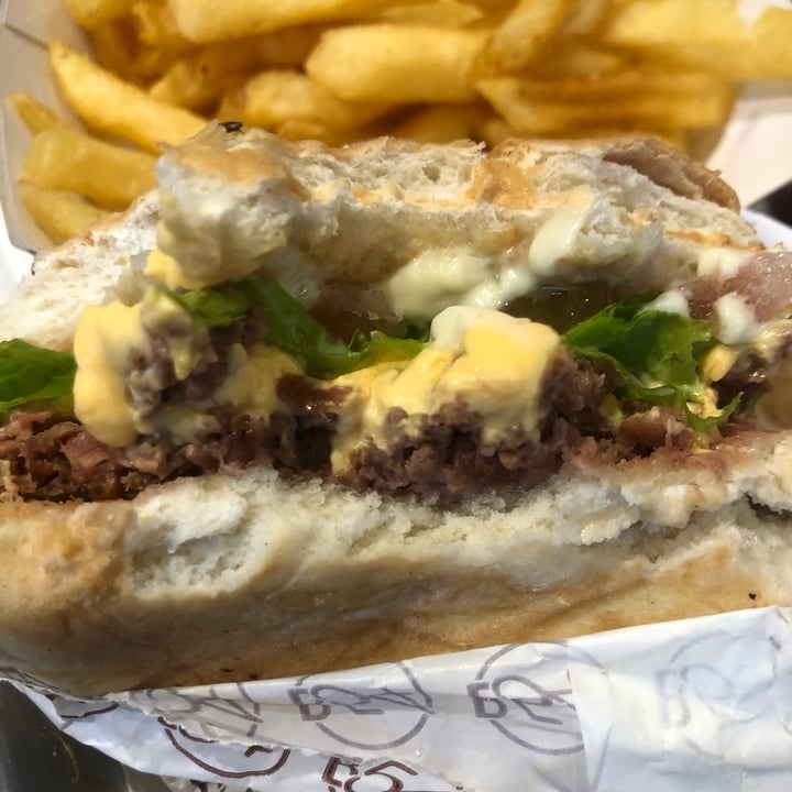photo of Burger 54 Hamburguesa NOT Cheese shared by @laritaveganita on  02 Dec 2021 - review