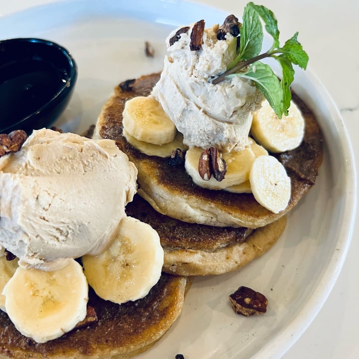 photo of La coco C Buckwheat Pancakes With Peanut butter & Coconut Milk Ice Cream shared by @lienloves on  17 Aug 2022 - review