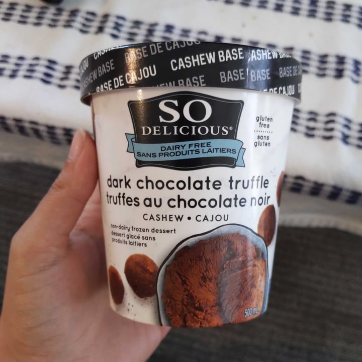 photo of So Delicious Dairy Free Dark Chocolate Truffle Cashewmilk Frozen Dessert shared by @anacvlcnt on  19 Aug 2021 - review