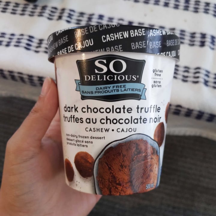 review photo of So Delicious Dairy Free Dark Chocolate Truffle Cashewmilk Frozen Dessert shared by @anacvlcnt on 19 Aug 2021 - review