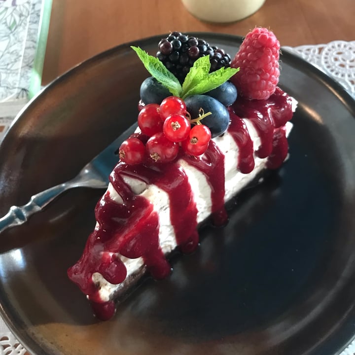 photo of Romeow Cat Bistrot White Cake shared by @ariannaspinelli on  16 Jun 2022 - review