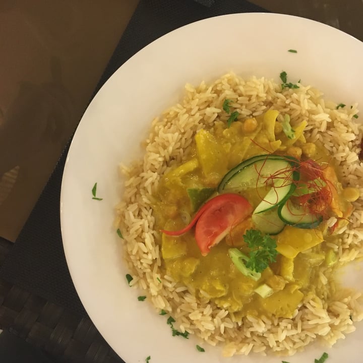 review photo of Vrisssch Bistro & Cafe Gemüsecurry mit REIS shared by @julinda on 21 Sep 2020 - review
