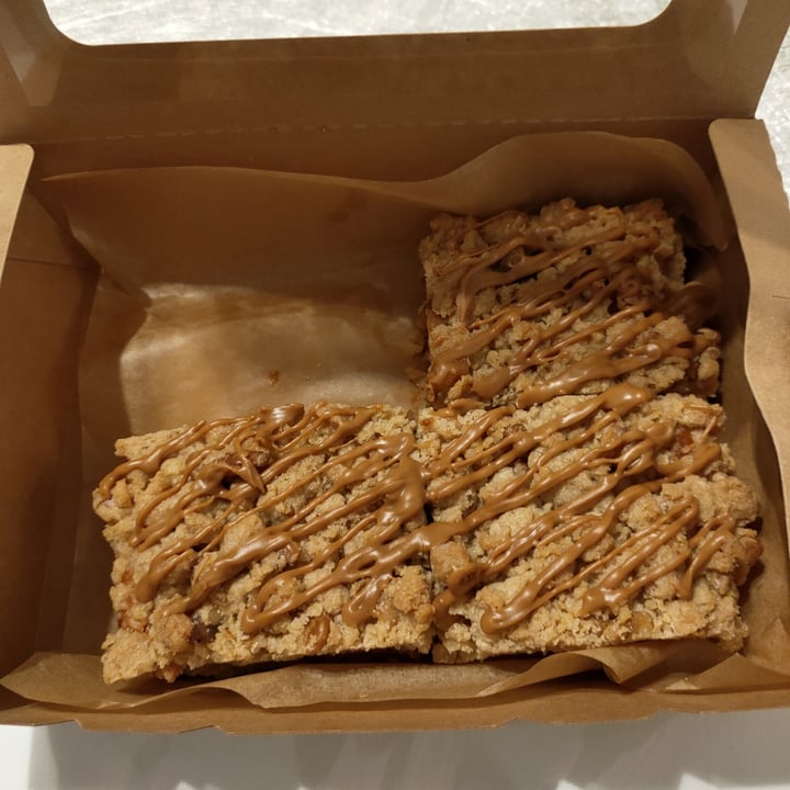 review photo of Our Vegan Bakery Banana biscoff crumble shared by @cwjw on 23 May 2022 - review