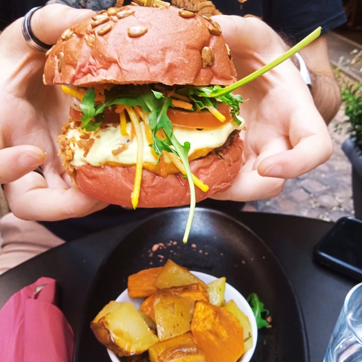 photo of Botanica Lab Cucina Beyond Burger shared by @polpettavegana on  24 Sep 2022 - review