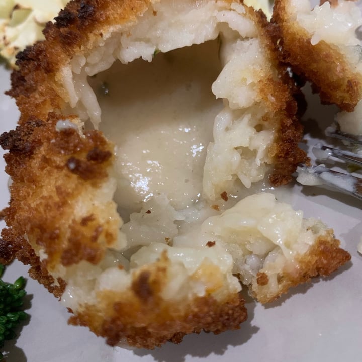 photo of Plant Kitchen (M&S) Melt in the middle no fish cakes shared by @lavievegetale on  28 May 2021 - review