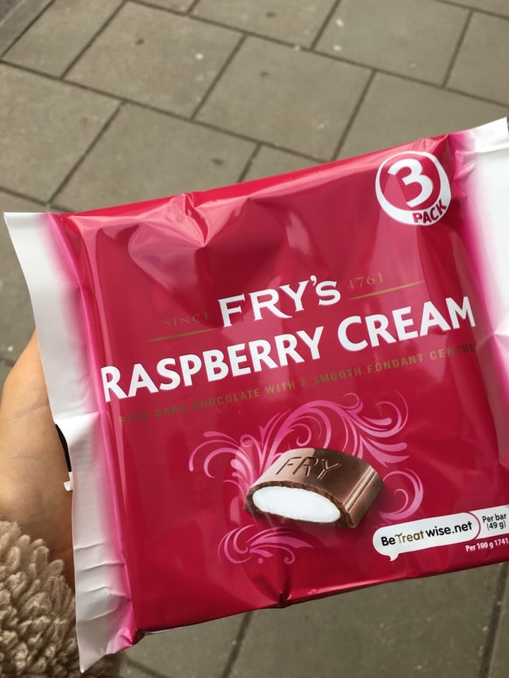 photo of Fry's Chocolate Fry’s Raspberry Cream shared by @medi on  07 Mar 2020 - review