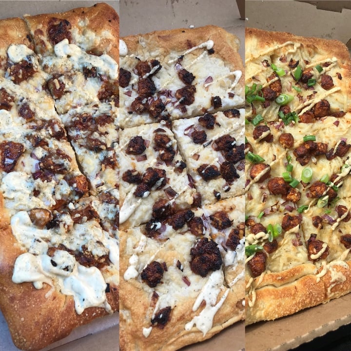 photo of 4th & State BBQ Chick’n Stuffed Crust Pizza shared by @rachelsveganlife on  23 Mar 2021 - review