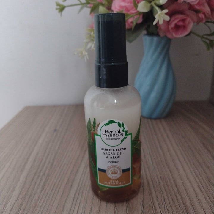 photo of Herbal Essences Hair Oil Blend shared by @crisscarpelli on  10 Jun 2022 - review