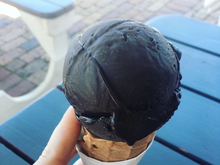 photo of Gelato Mania Vegan Chocolate Gelato shared by @louiseloveslentils on  02 Mar 2020 - review