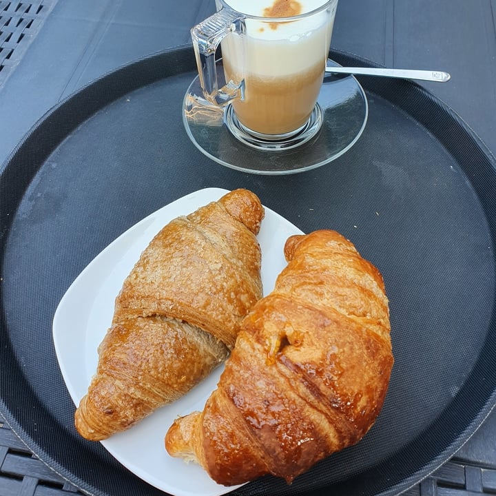 photo of Gelateria Dolomiti Croissant farciti shared by @tofufan75 on  09 Jul 2022 - review