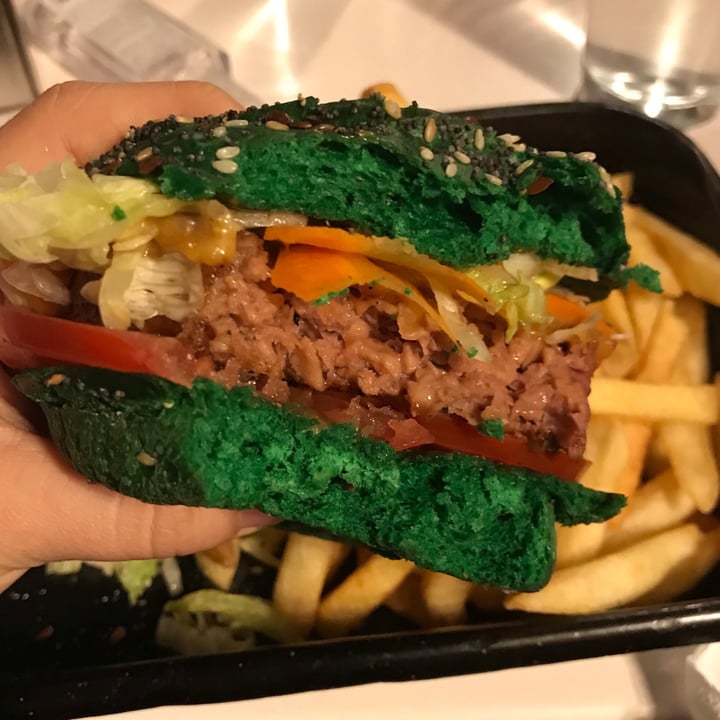 review photo of Williamsburg Burger Bar Beyond Burg shared by @julyenciso on 27 Sep 2021 - review