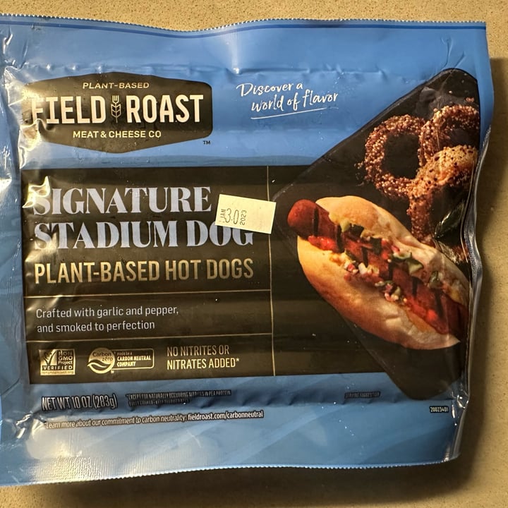 photo of Field Roast Signature Stadium Dog shared by @berryveganplanet on  02 Nov 2022 - review