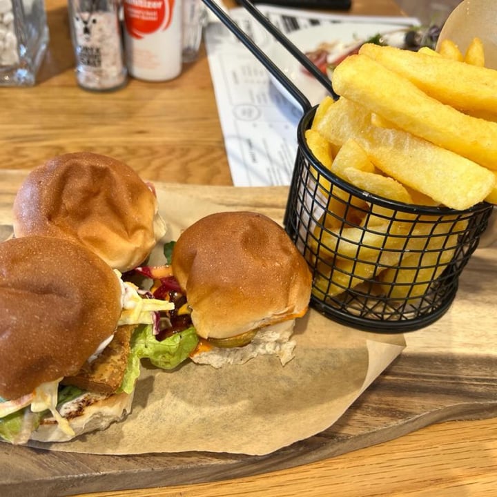 photo of Kaylee's Eatery Trio of sliders shared by @ftc on  30 Apr 2022 - review