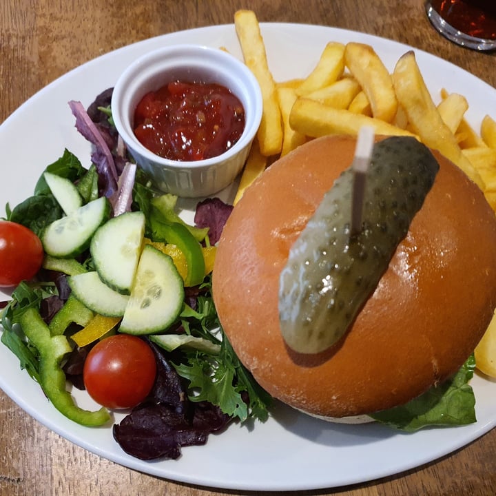 photo of Tongadale Hotel Vegetable Burger shared by @reverse-eng-vegan on  28 Sep 2020 - review