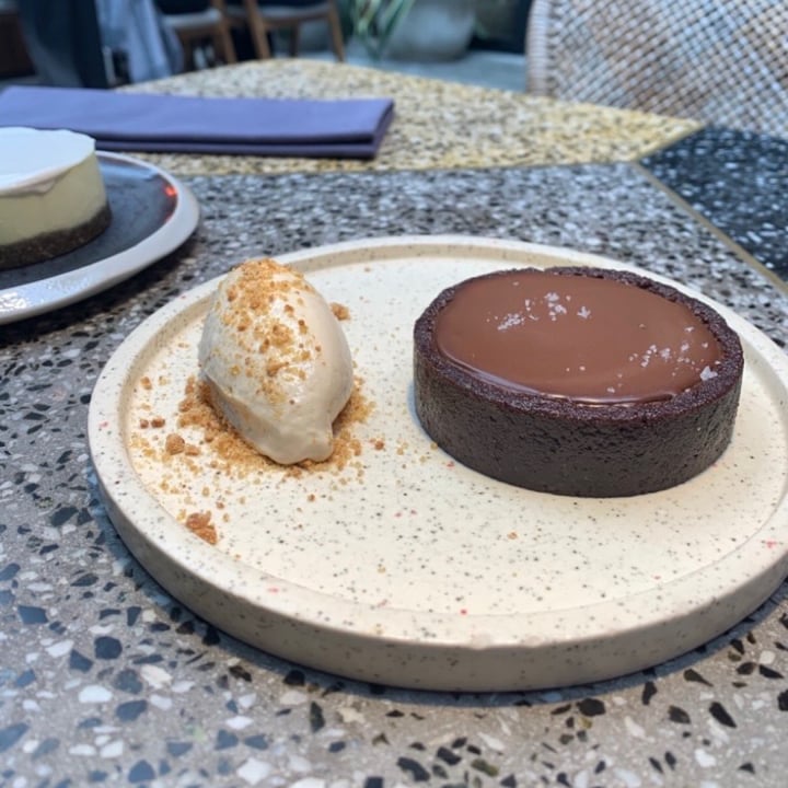 photo of Sacro Tortita de chocolate con helado de maní shared by @romiozer on  07 Sep 2021 - review