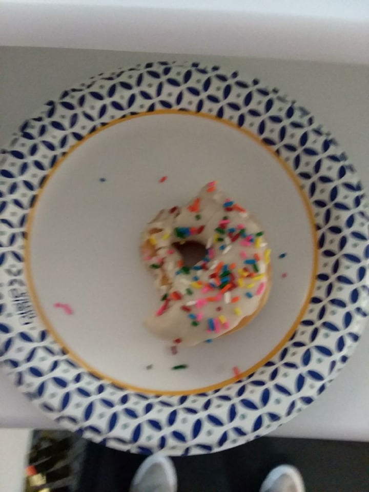 photo of Glam Doll Donuts Vegan Sprinkle Donut shared by @annesemenak on  31 Oct 2018 - review