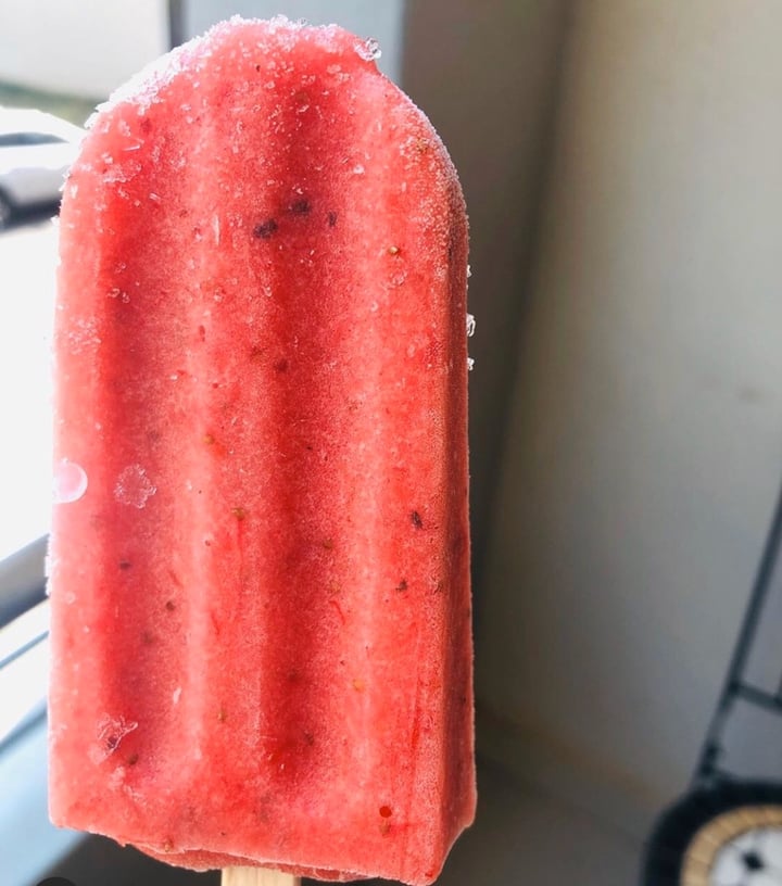 photo of Woolworths Food Frozen Mixed Fruit Ice Lollies Strawberry, Mint & Other Fruit shared by @theveganvamps on  13 Jan 2020 - review