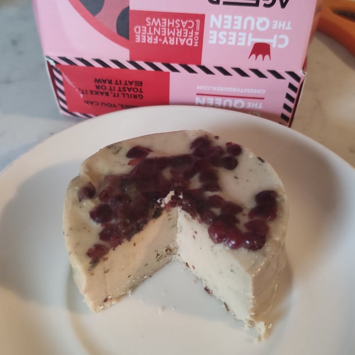photo of Cheese the Queen Pink Pepper Cashew Delicacy shared by @tipsyballoons on  27 Jan 2022 - review