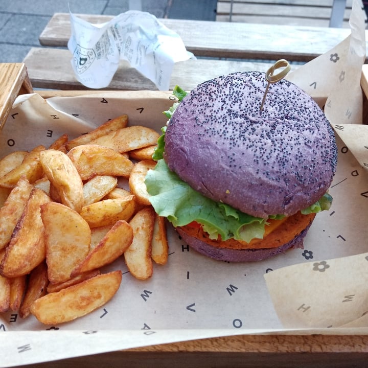 photo of Flower Burger Cheesy Cecio shared by @vittolovestahini on  24 Nov 2021 - review